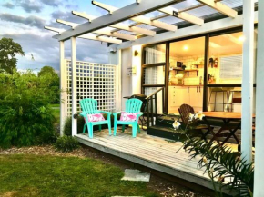 Rustling Oaks NZ Tropical Tiny House